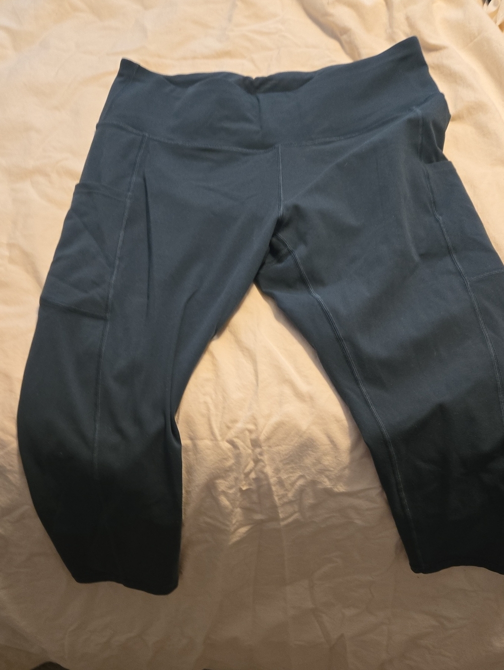 Iuga Women’s High-Waist Performance Capri Leggings - Deep Teal